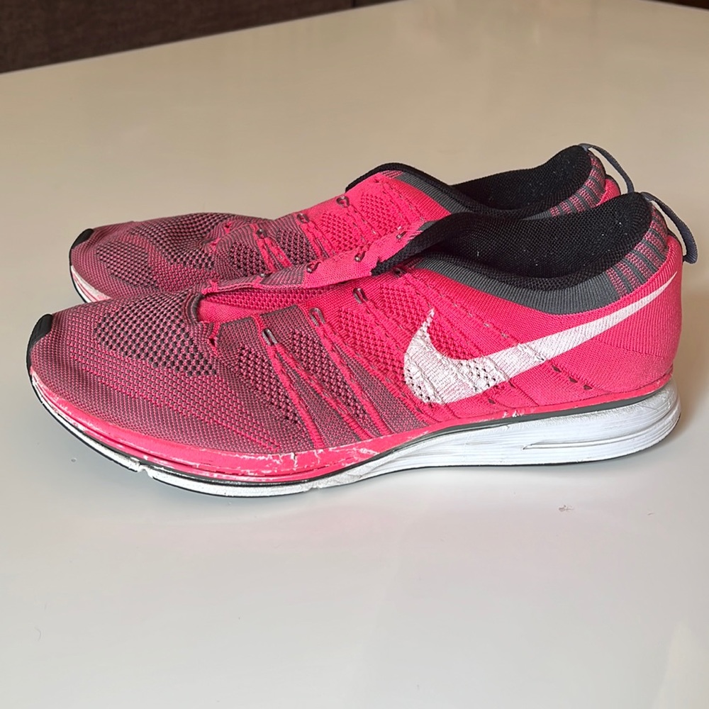 NIKE FLYKNIT TRAINIER